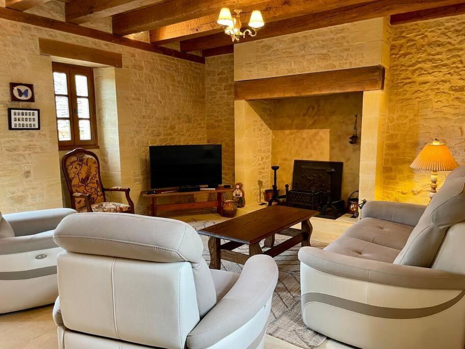 Charming 19Th Century Farmhouse With Pool Vitrac  Exteriér fotografie