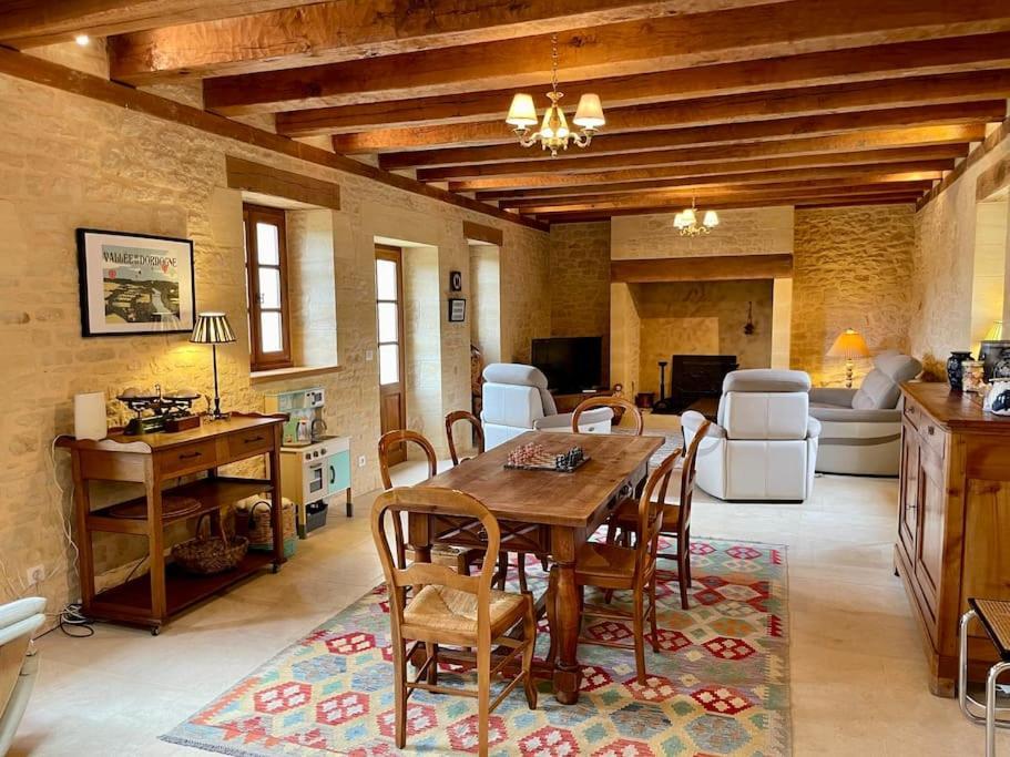 Charming 19Th Century Farmhouse With Pool Vitrac  Exteriér fotografie